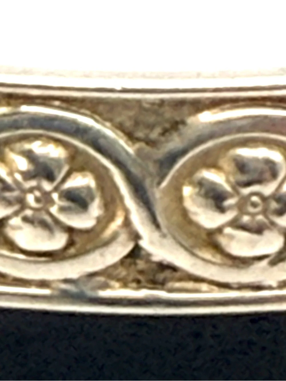 Tiffany & Co. Makers 26375 Sterling Silver Floral Bangle Bracelet 7.5”